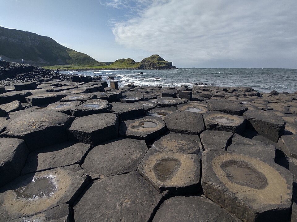 一面に広がる石の柱。実際に見ると、その数の多さに思わず「……多くない？」とつぶやいてしまいます。