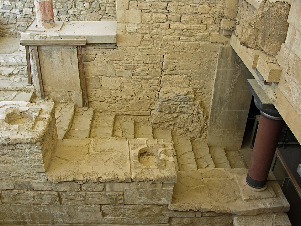 クノッソス宮殿の大階段と通路｜上下に入り組んだ迷いやすい構造