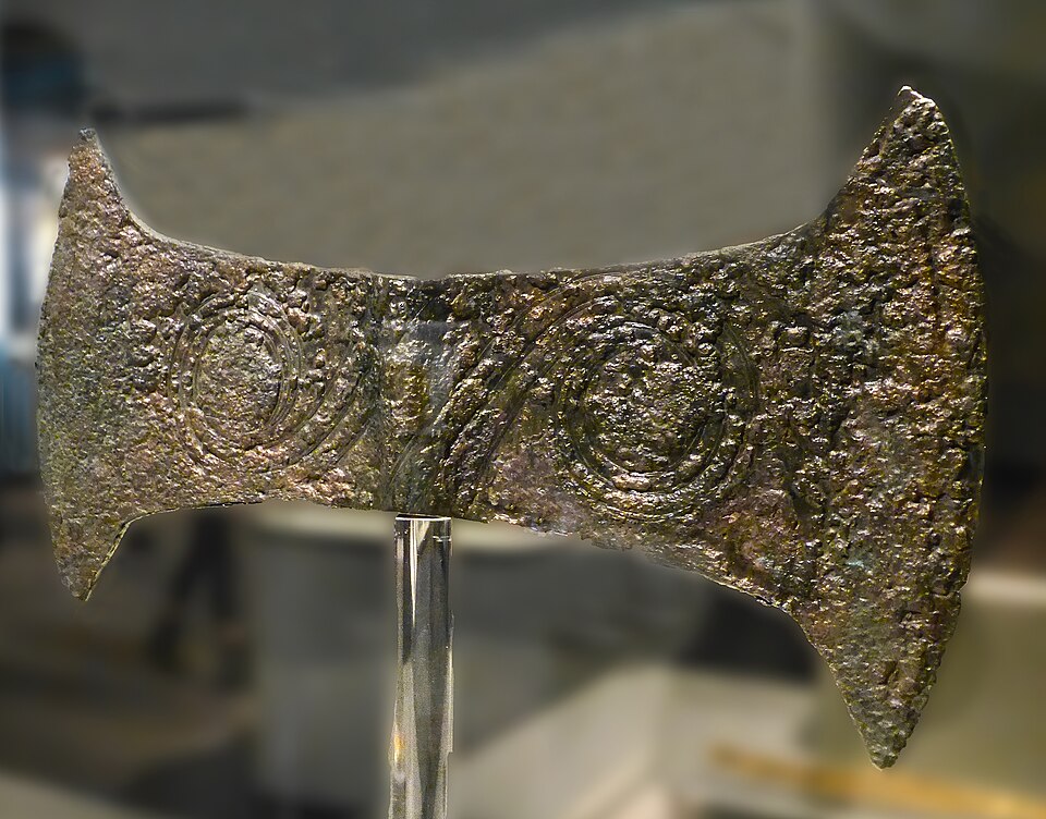 ミノア文明のラビュリス（両刃の斧）の出土品